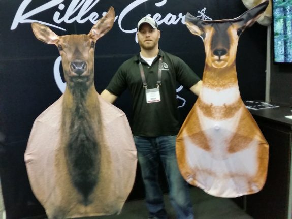 Turkeyfan.com decoys open and close like an umbrella making the easy to use.