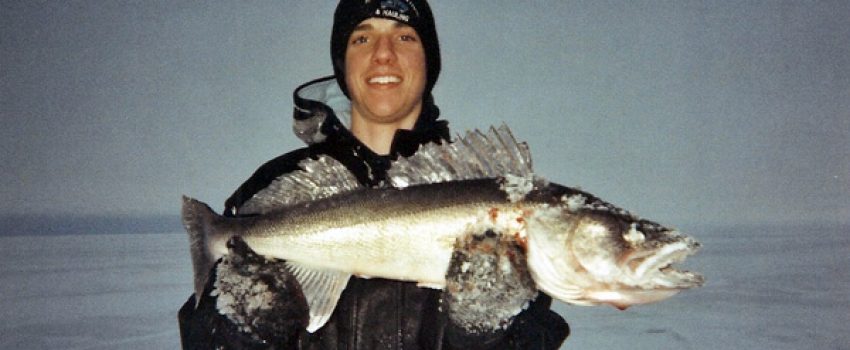 Ice_Fishing_Walleye_1