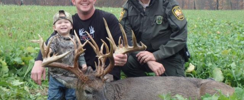 outdoorhub-is-this-rumored-300-inch-ohio-buck-the-next-pope-and-young-no.-2-2015-11-02_16-23-02-800x600