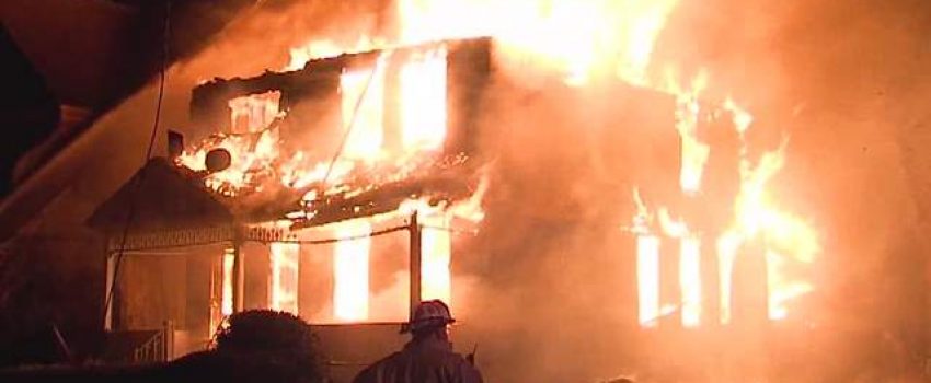 5am__Fire_damages_three_homes_on_East_87_618380000_20130528052353_640_480[1]