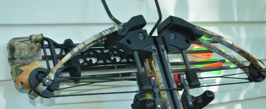 Note the handles of the cocking rope fit snugly against the string.